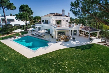 Villa moderne de 5 chambres, située au coeur de Quinta do Lago, avec piscine privée et jardin spacieux