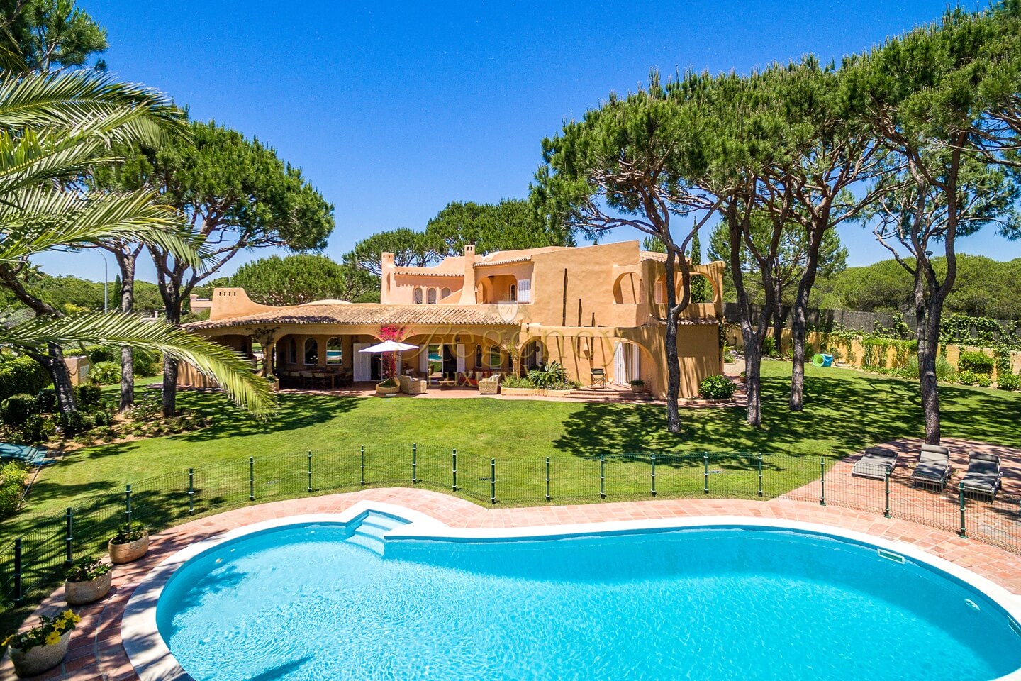 Modern Luxurious Property With Pool To Rent In Vilamoura Algarve