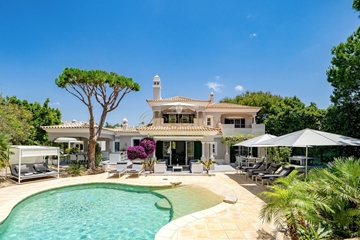 Magnifique villa de 6 chambres, à deux pas de la plage de Dunas Douradas et de de Vale do Lobo.