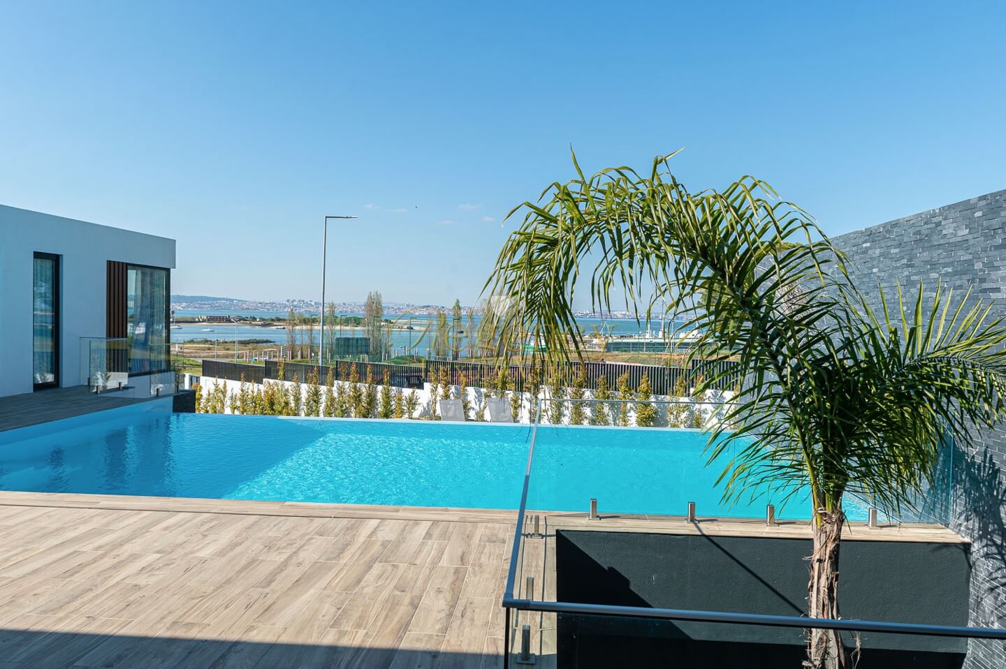 Contemporary 4 Bedroom Villa To Rent Silver Coast Lisbon