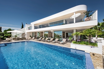 Luxury Beachfront Villa to Rent in Lagos | 5 Bedrooms