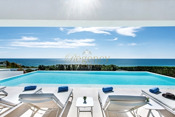 Luxury Villa to Rent in Lagos overlooking the Ocean | 4+1 Bedrooms