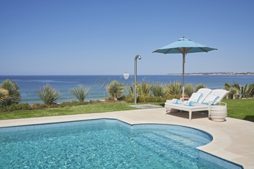 Luxury Beachfront Villa to Rent in the Algarve | 5 Bedrooms