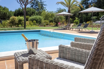 Belle villa de 4 chambres, située au cœur de Quinta do Lago avec piscine privée