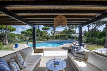 Fantastique villa de six chambres, située dans le prestigieux resort de Pinhal Velho à Vilamoura