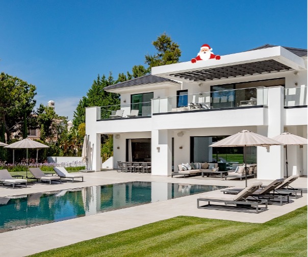 Step Into Christmas: Hosting A Festive Algarve Experience in Your Luxury Rental Villa 